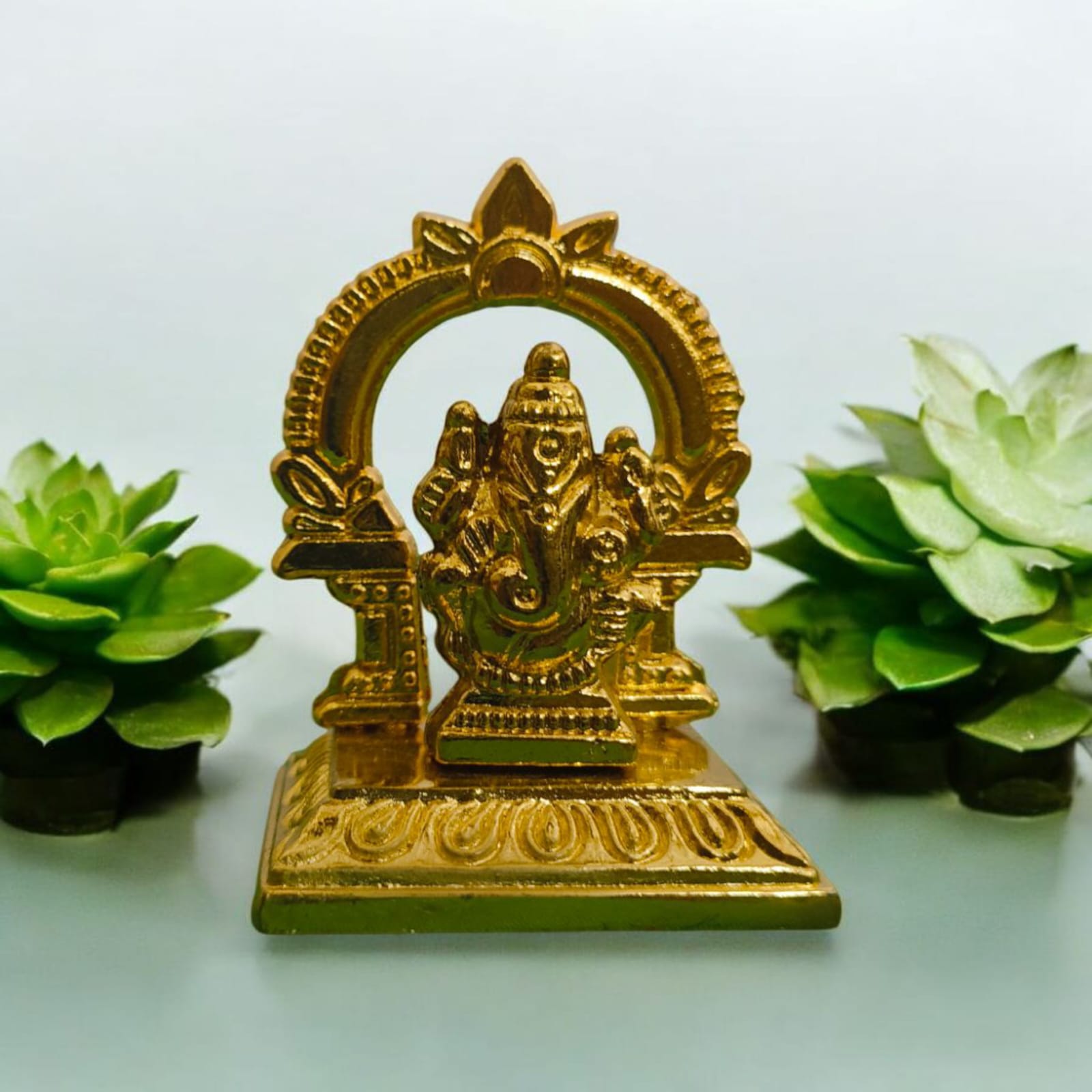 Divine Lord Ganesha Idol with Arch – Compact Blessing for Home, Office & Gifting